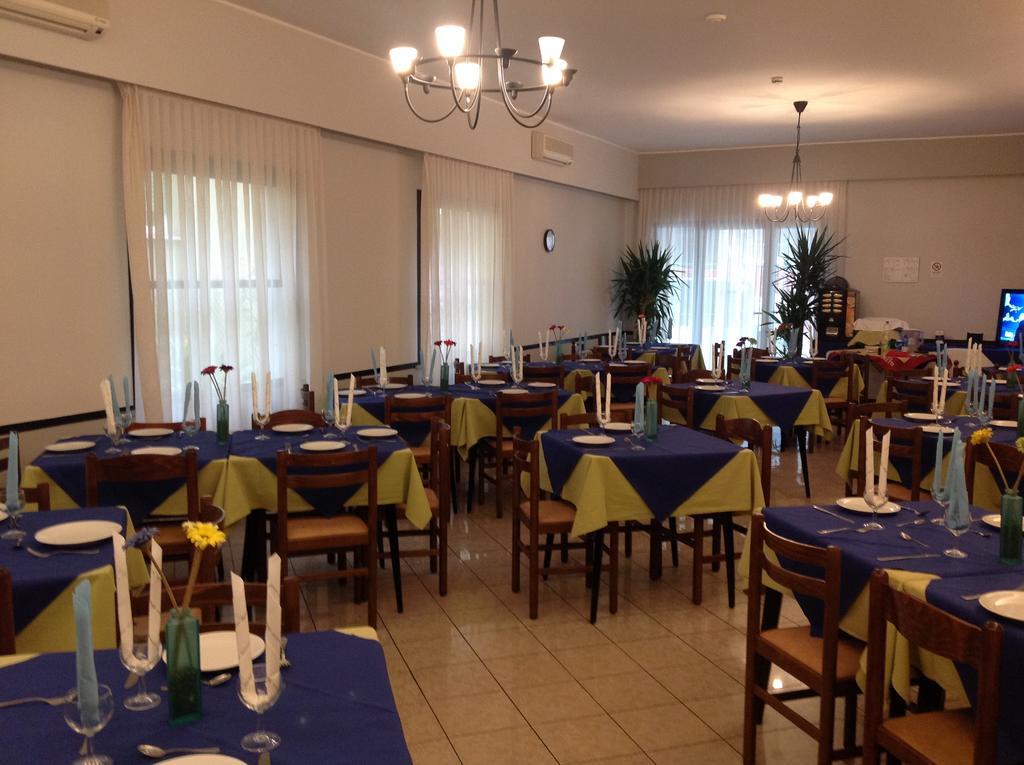 Hotel Laura Римини Экстерьер фото