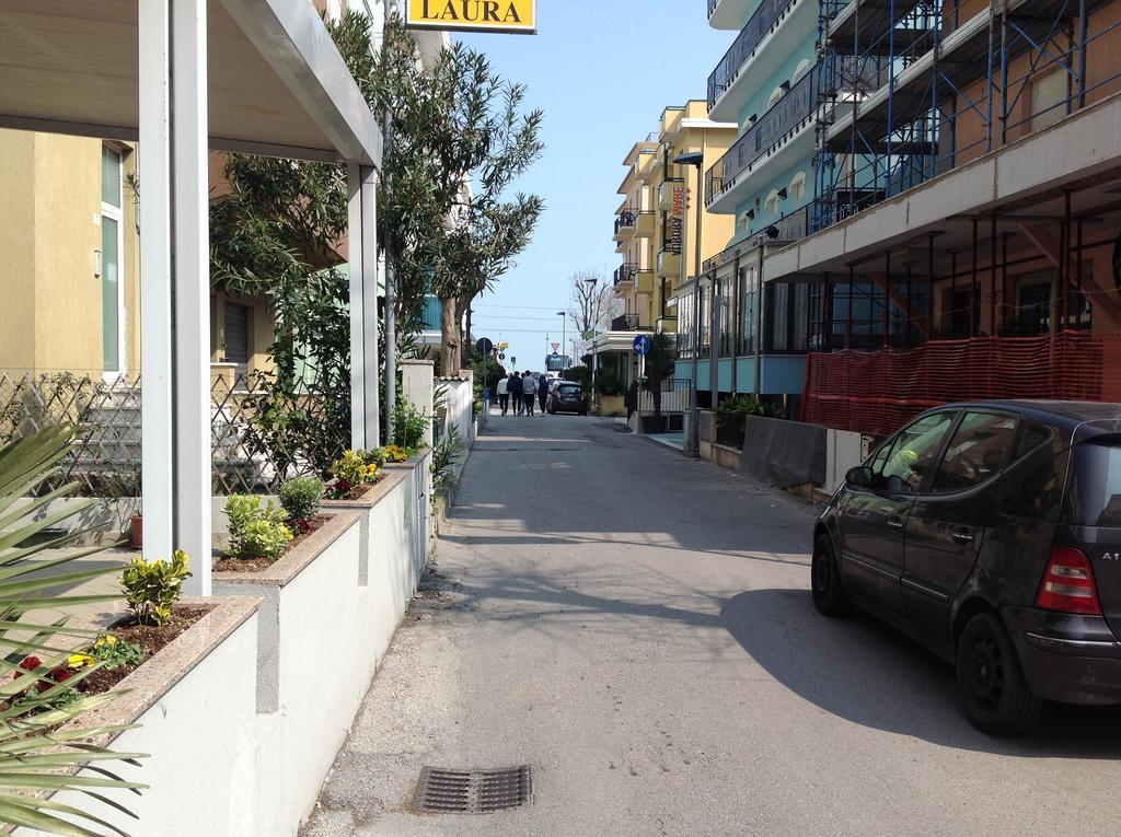 Hotel Laura Римини Экстерьер фото