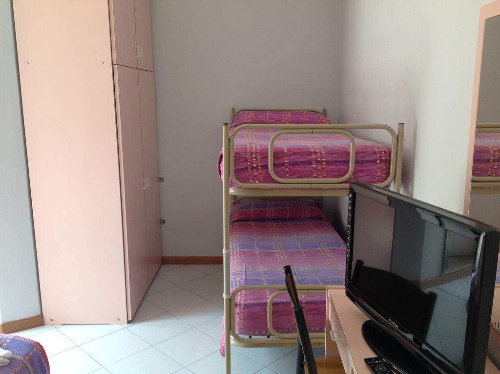 Hotel Laura Римини Экстерьер фото