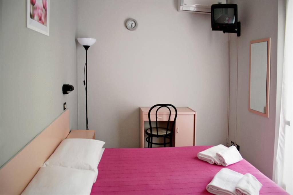 Hotel Laura Римини Экстерьер фото